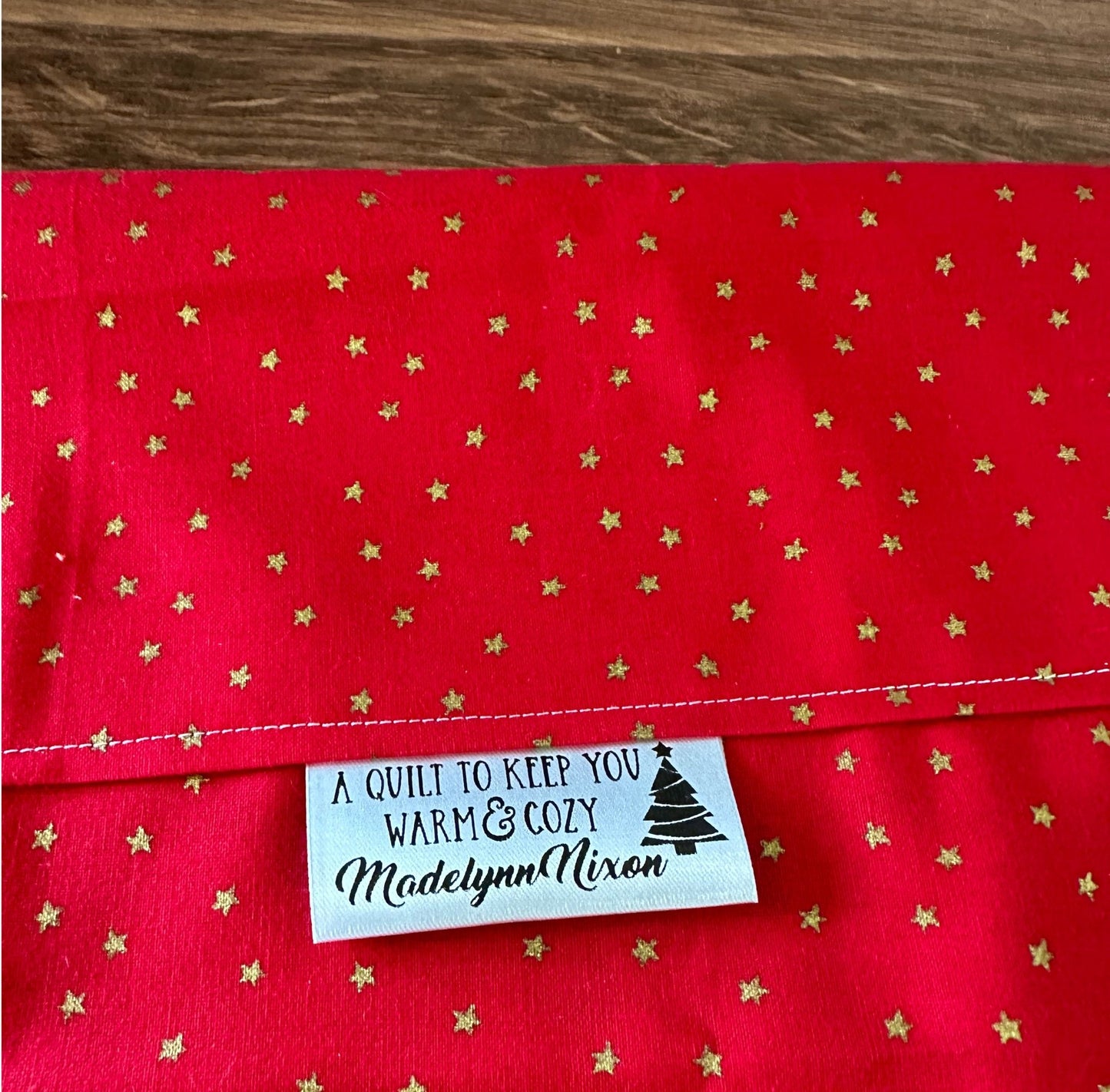 A Quilt to Keep You Cozy and Warm. Satin Christmas Quilt Labels - Jammin Threads