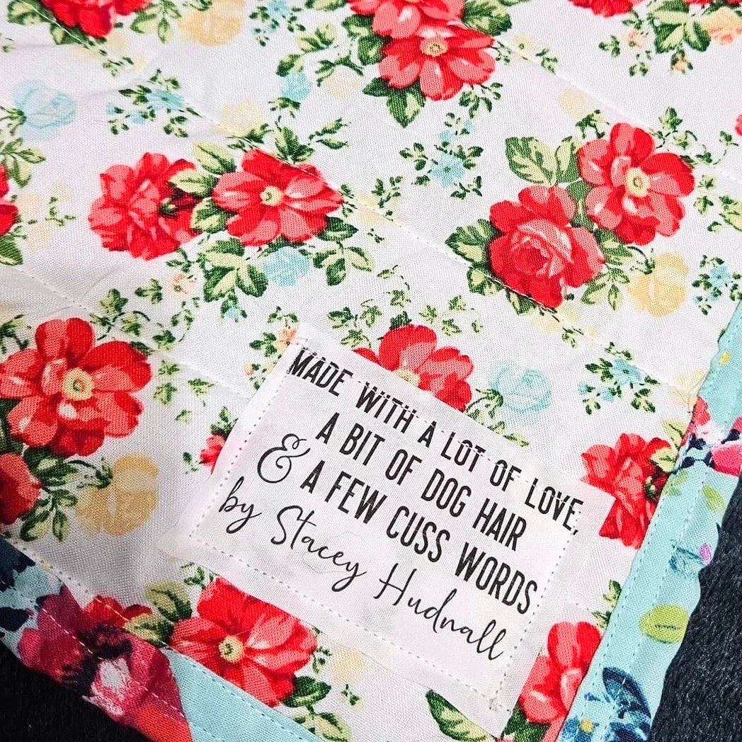 Funny Quilt Label – Made With a Lot of Love, a Bit of Dog Hair & a Few Cuss Words – Personalized Quilt Label – Cotton or Polyester – 6 per Sheet - Jammin Threads