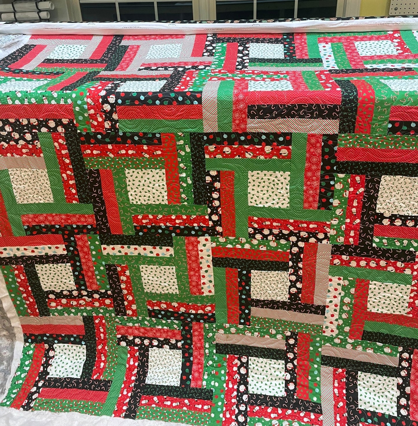 Holiday Essential Christmas Quilt Kit - Jammin Threads