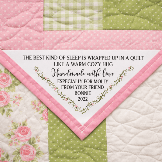 Personalized Corner Quilt Label – Cozy Hug Quilt Label – Custom Name Quilt Tag – 5x5" Triangle Quilt Label for Quilts - Jammin Threads