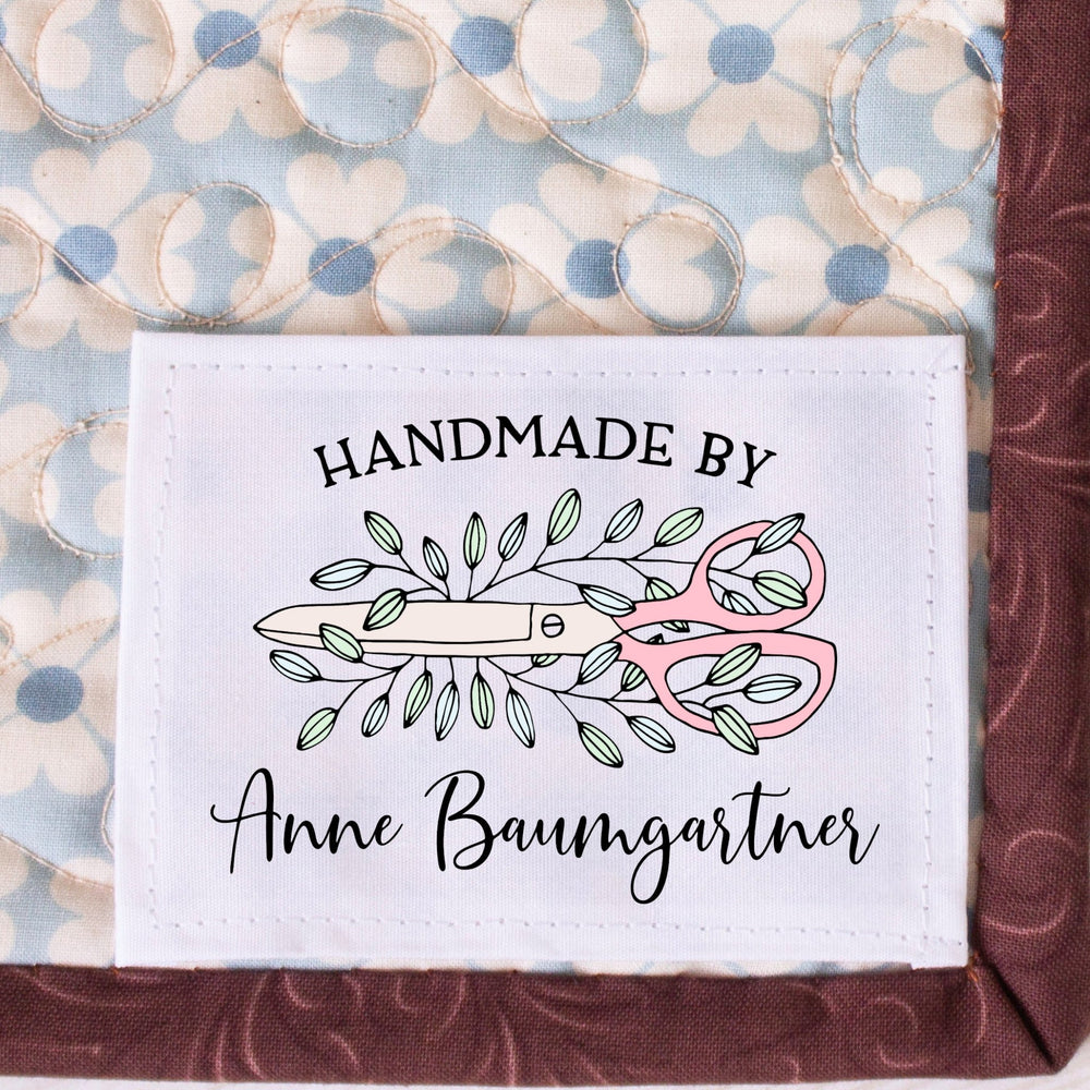 Personalized Handmade By Quilt Label | Pink Sewing Shears Quilt Label | Custom Quilter Name Label | Floral Sewing Quilt Tag - Jammin Threads